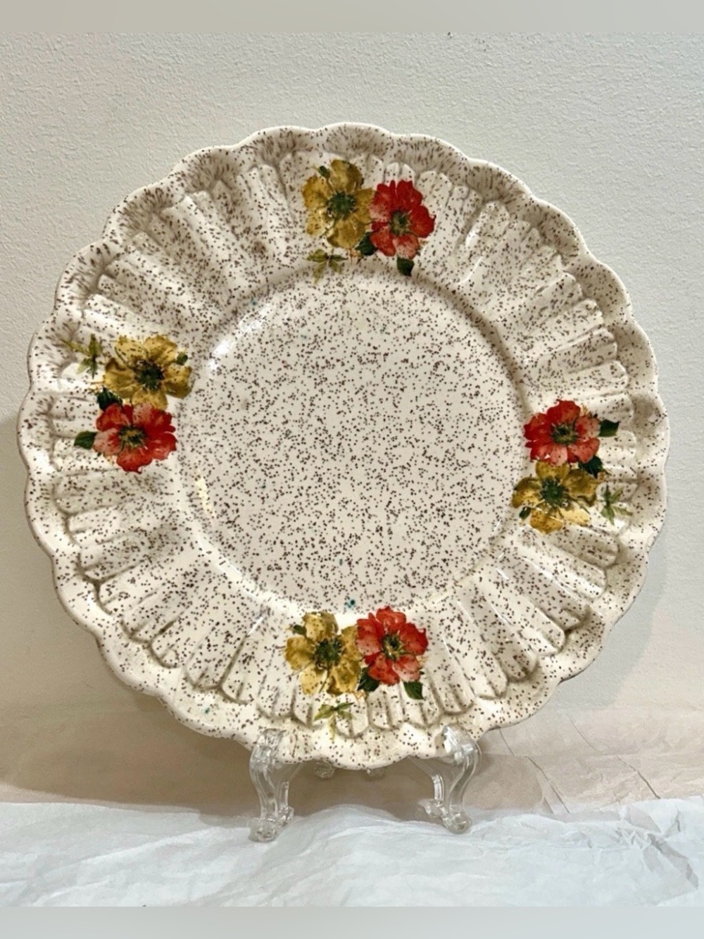 Vtg Ceramic Scalloped Fluted Rim Dinner Plate Speckled  Glaze Poppy 10”